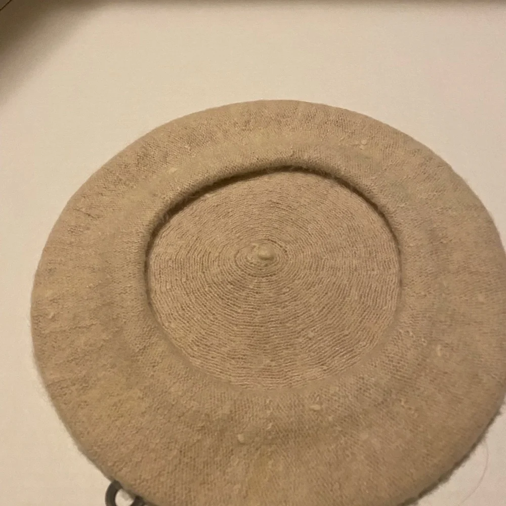 Wool Beret - Picture 11 of 12